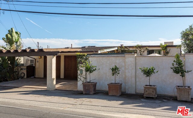 Primary Photo - 24228 Malibu Rd