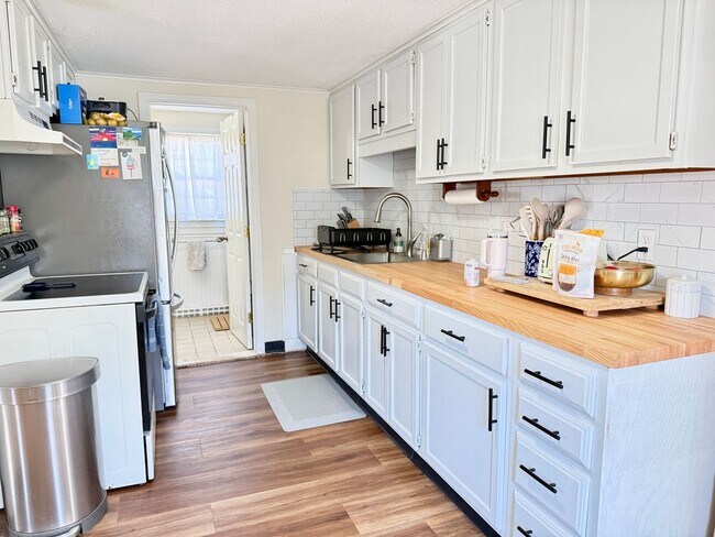 Foto del edificio - Sunny 1+ Bedroom Single family Home