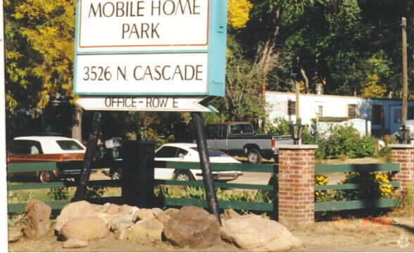 Vista de la entrada - Shangri-la Mobile Home Park