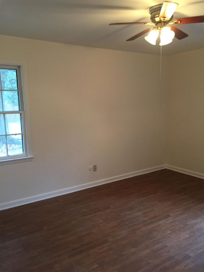 Building Photo - 520 Mimosa Pl