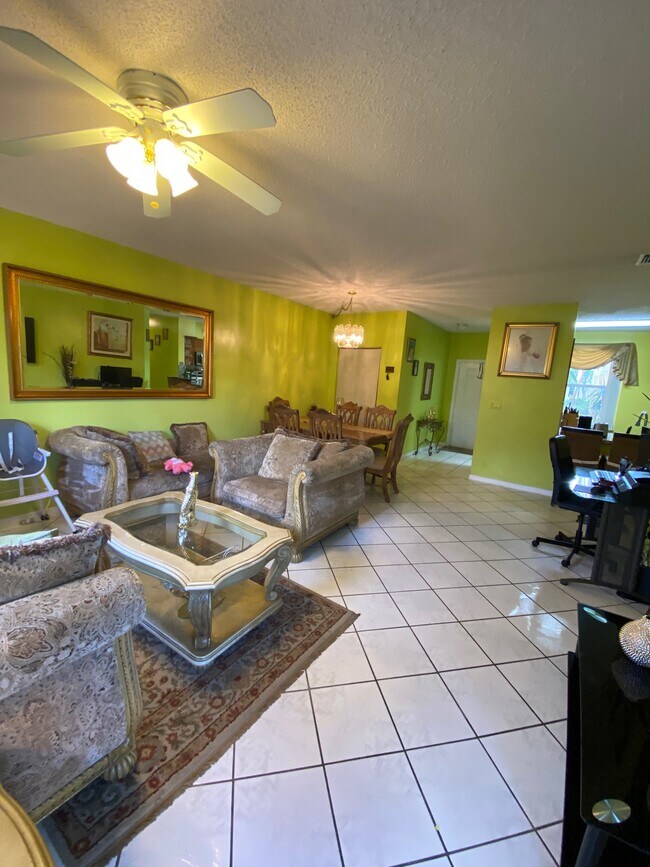 Living Area - 21270 NE 8th Ct