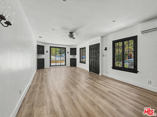 Building Photo - 2139 Holly Dr