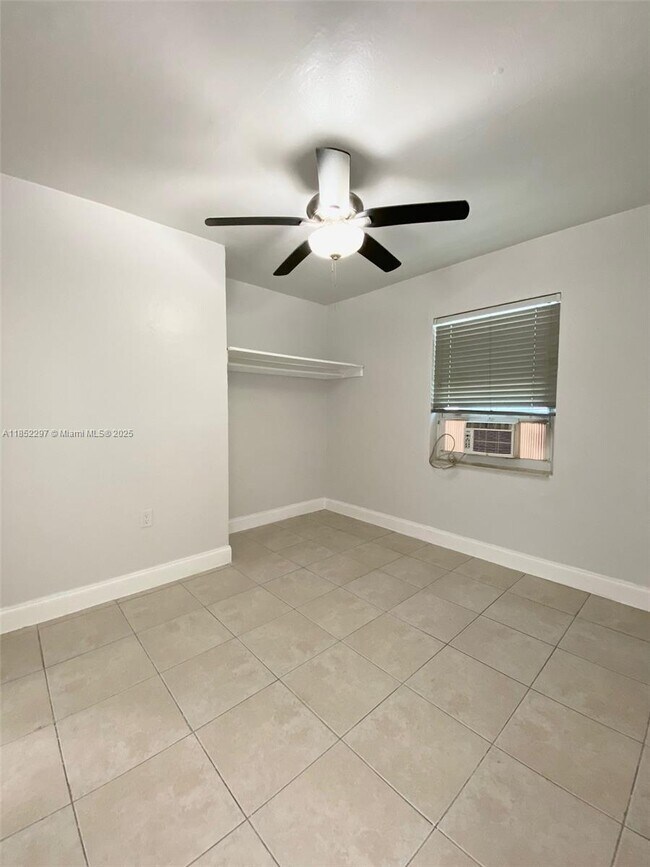 Foto del edificio - 330 NE 70th St