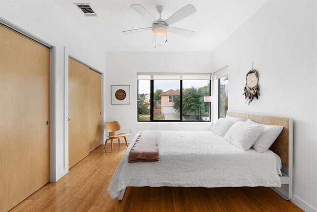 Foto del edificio - 5725 Toscana Ave