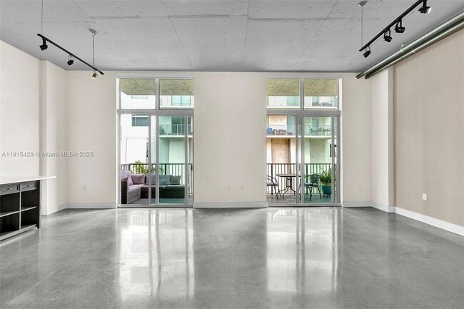 Building Photo - 2100 Van Buren St