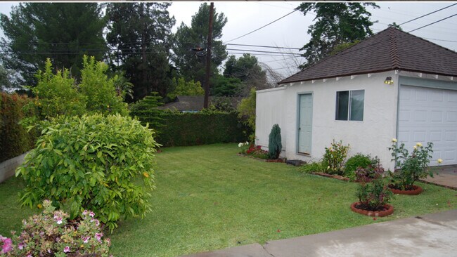 Patio trasero - 2060 E Crary St