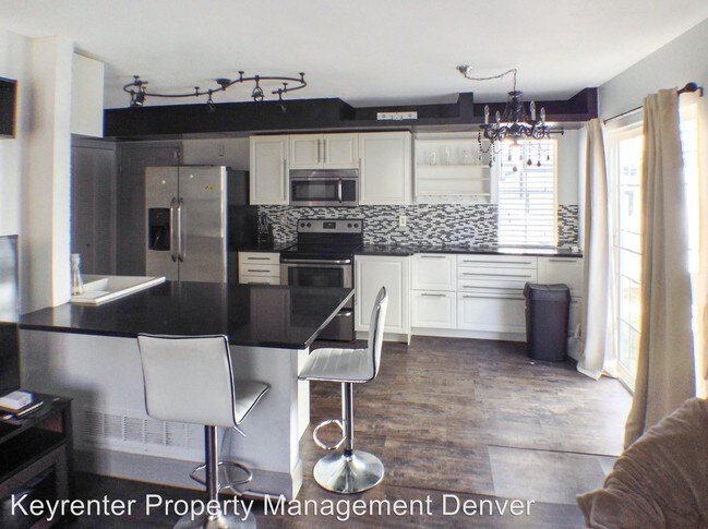 Building Photo - 3 br, 3 bath House - 1652 S Buckley Way