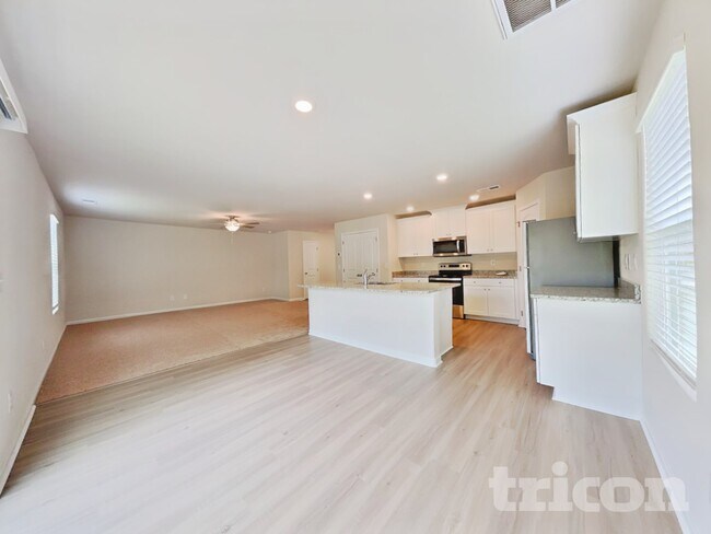 Building Photo - 14 Ivy Bank Dr