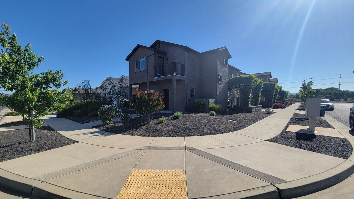 Primary Photo - Very spacious and clean townhouse with a s...