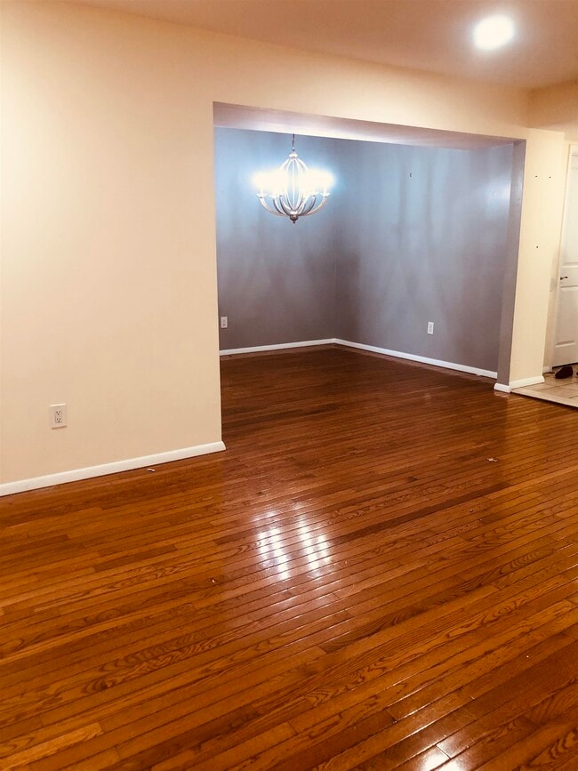 Building Photo - 4 Green Valley Ct