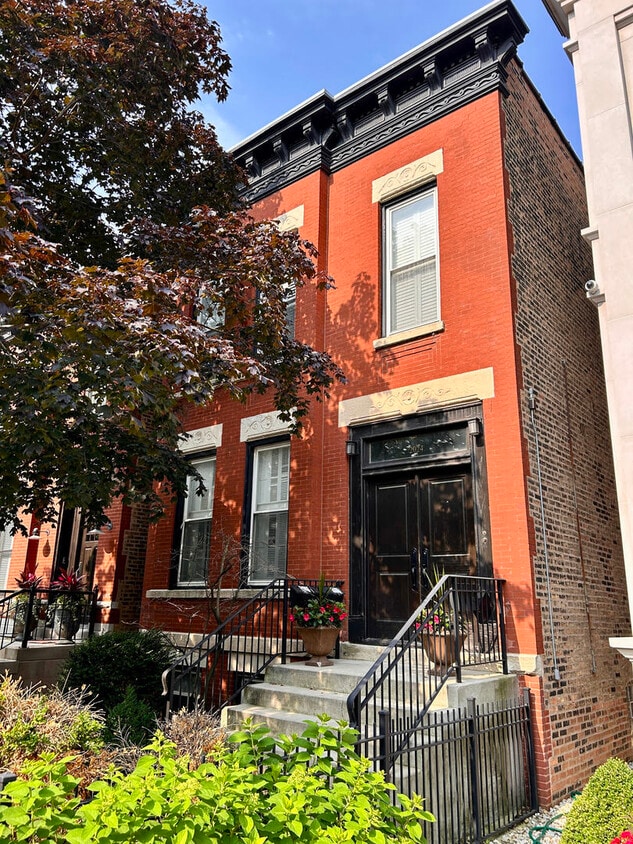Primary Photo - 2024 N Clifton Ave