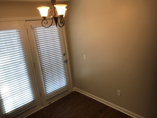 Foto del edificio - 18 Bluelake Blvd