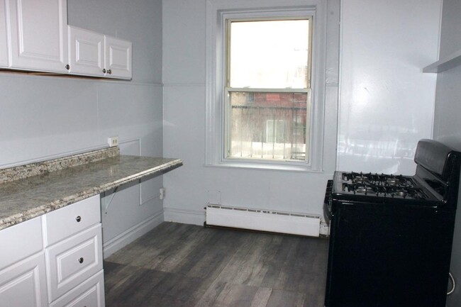 Building Photo - 372 Palisade Ave