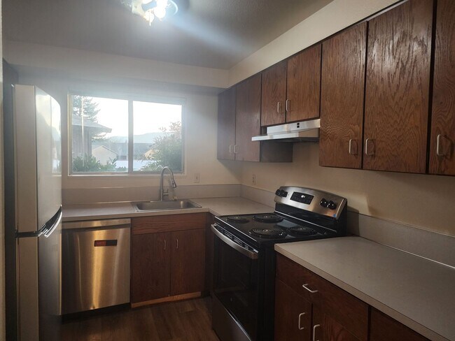 Building Photo - 903 Filbert Ct