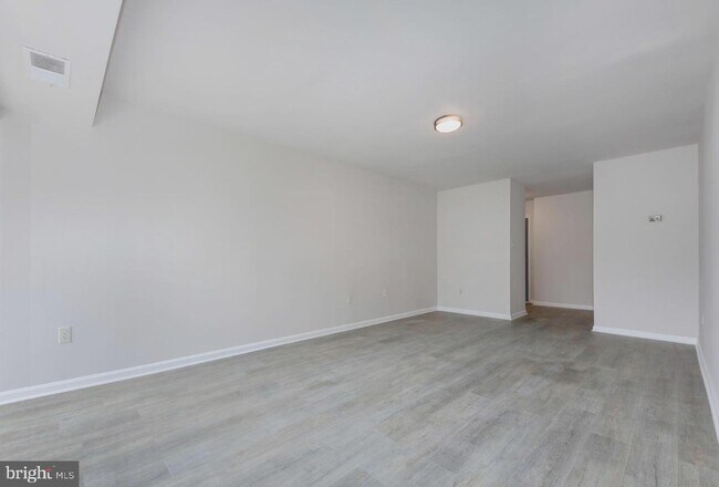 Building Photo - 3105 Buccaneer Ct
