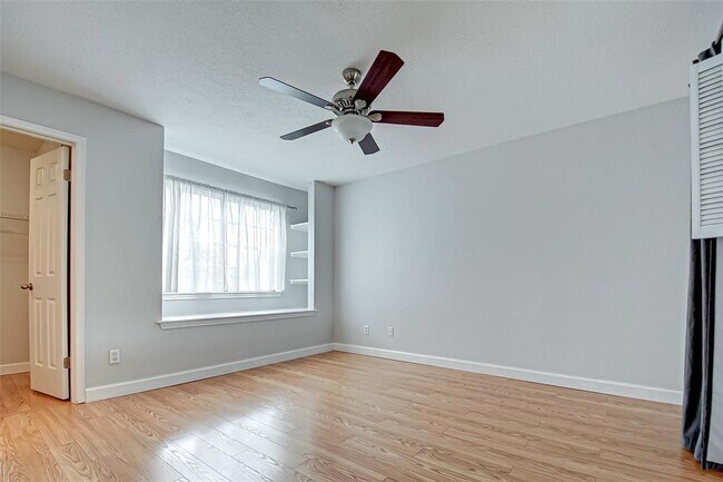 Building Photo - 2323 Fairwind Rd