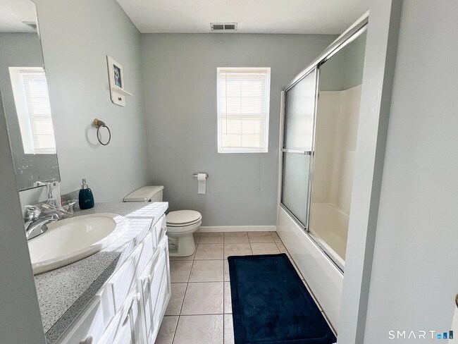 Foto del edificio - Welcome to 61 Laurel Ave, a beautifully updated 3 bedroom, 2.5 bathroom home
