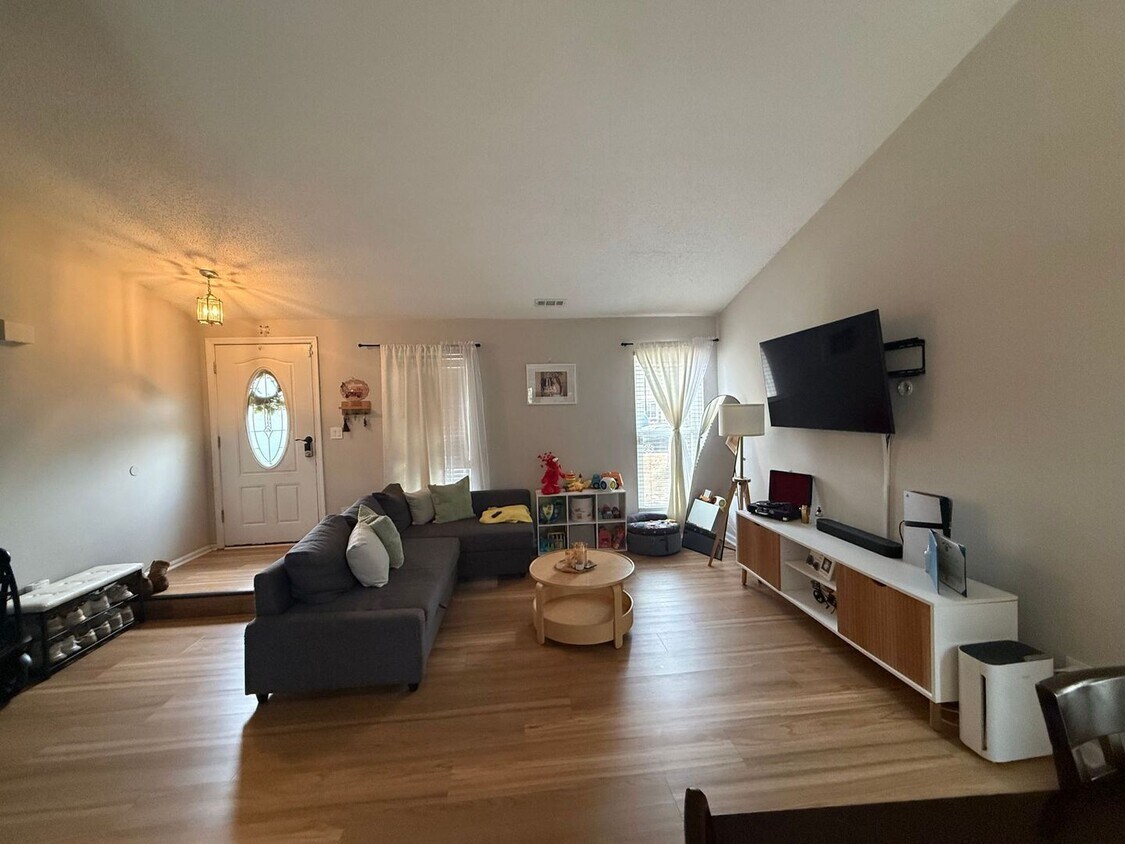 Foto del edificio - Charming 3-Bed, 2.5-Bath Home! "ASK ABOUT OUR ZERO DEPOSIT"