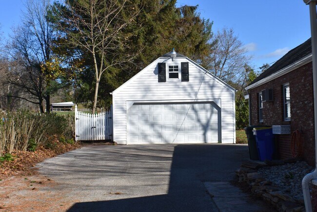 Building Photo - Single Family