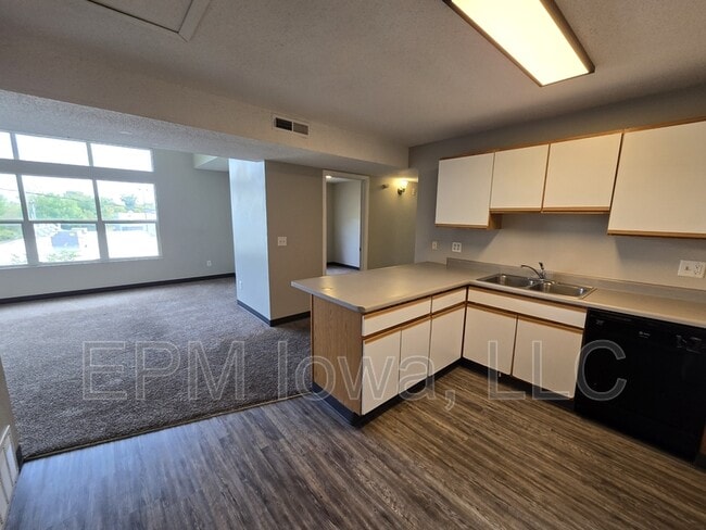 Building Photo - 60 Miller Ave SW