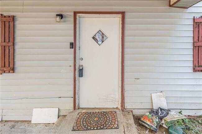 Building Photo - 5253 Brookdale Dr