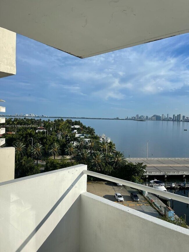 Foto del edificio - 7904 West Dr