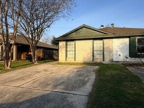 Building Photo - 10030 Rosbrook Dr
