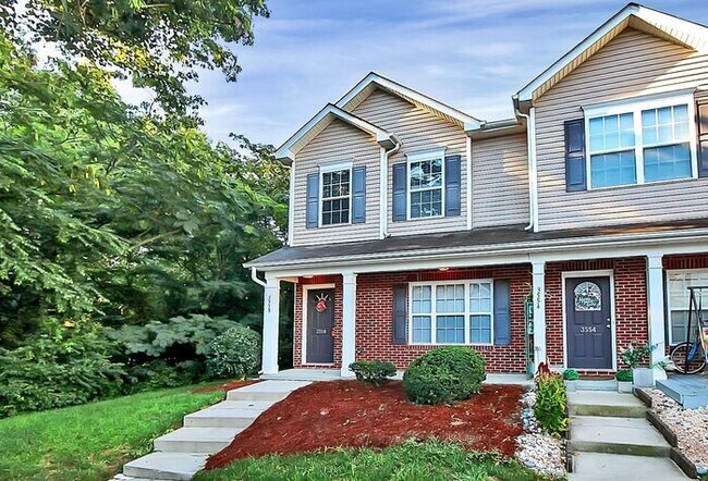 Foto del edificio - End Unit 3BD/2.5BA Townhome in Mill Creek!
