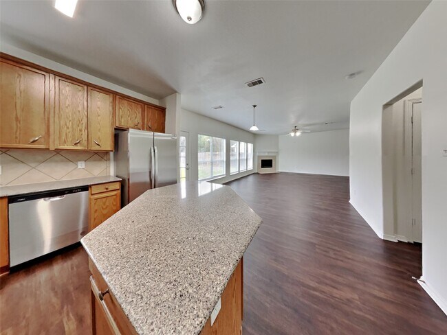 Building Photo - 2013 Briar Grove Dr