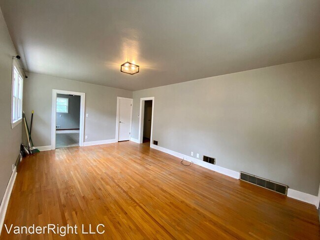 Foto del edificio - 3 br, 2 bath House - 729 S West Ave