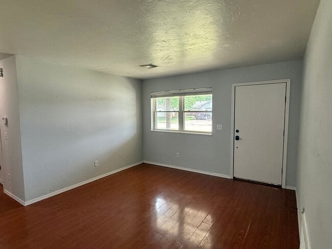 Photo - Cute 3 bed, 1 Bath in Central Edmond House