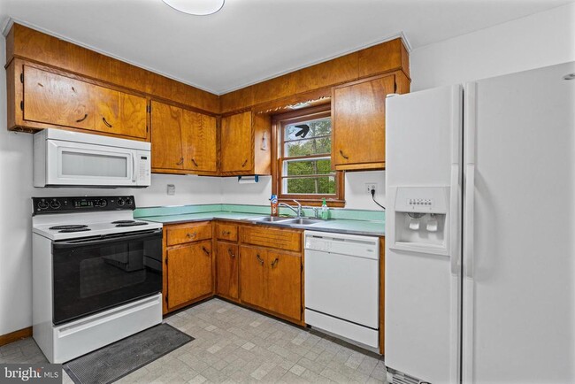 Building Photo - 16811 Ridge Rd