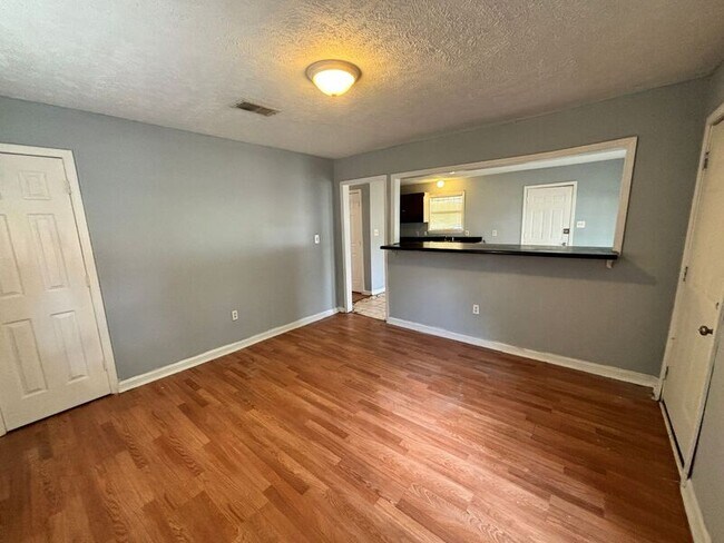 Building Photo - 6709 Lake Glen Dr