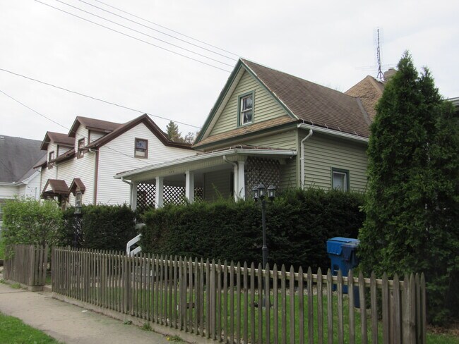 Foto del edificio - 605 N State St