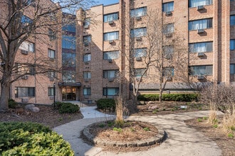 Building Photo - 5358 N Cumberland Ave