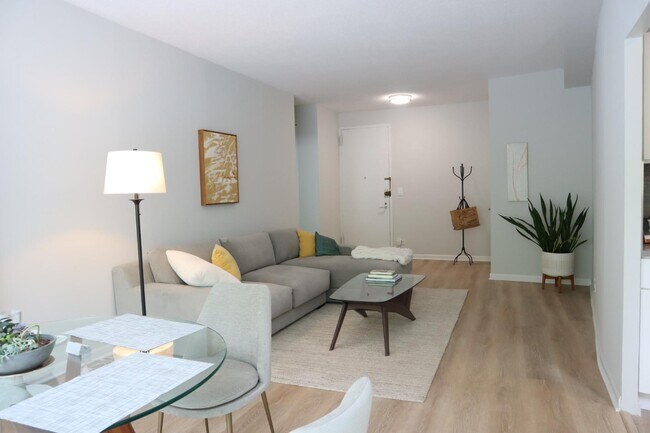 Foto del edificio - 4455 Douglas Ave