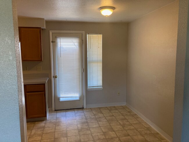 Foto del edificio - 7000 W Poplar St