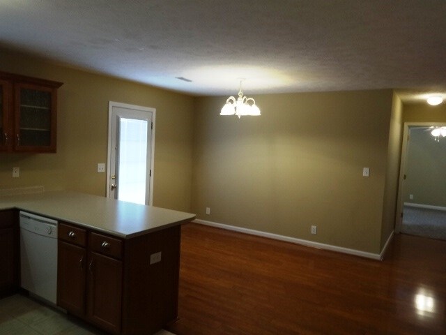 Foto del edificio - 1648 Cedar Springs Cir