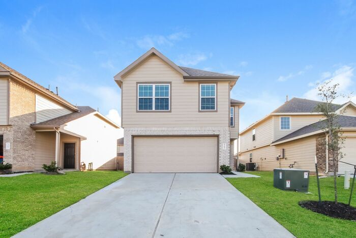 Foto principal - 23695 Goodfellow Dr