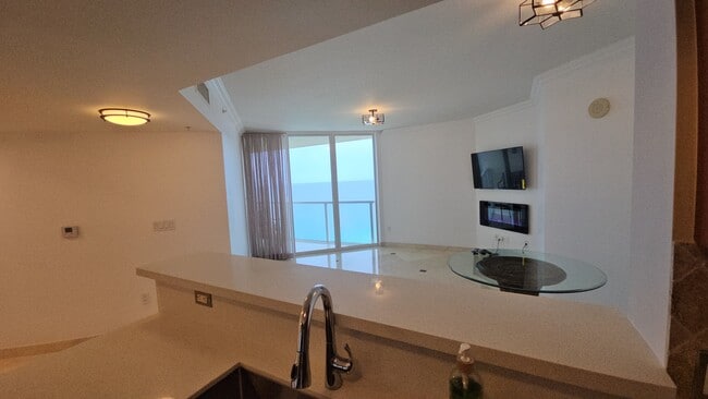 Building Photo - 16699 Collins Ave