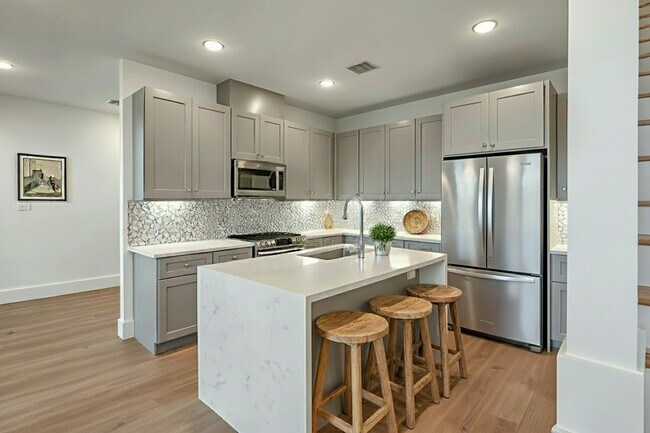 Foto del edificio - 7609 Victory Reserve St