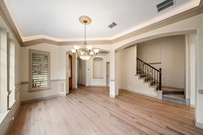 Building Photo - 6823 Rosemont Park Ln
