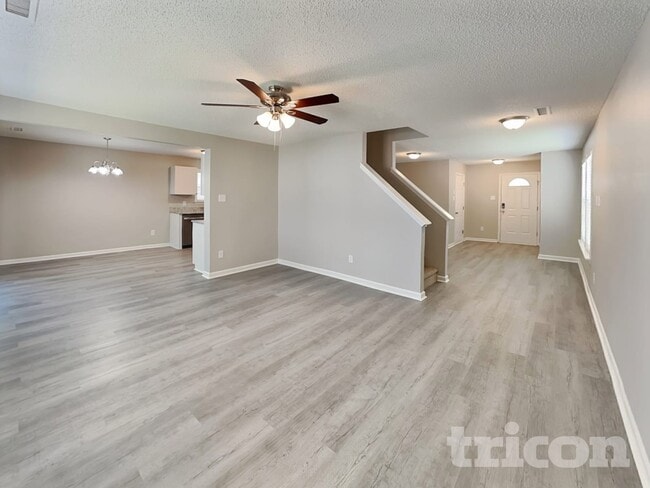 Foto del edificio - 915 Littleton Dr