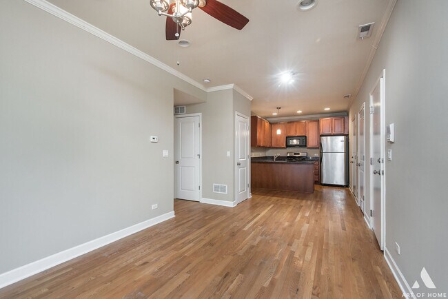 Foto del edificio - 3709 N Kenneth Ave