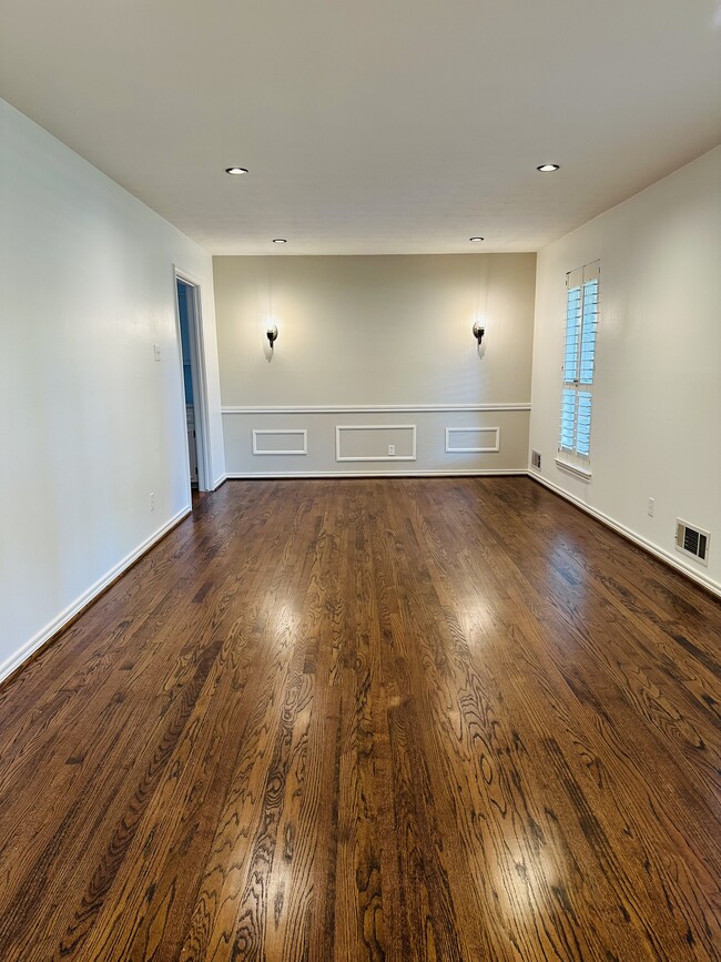 Building Photo - 619 Twilight Trl