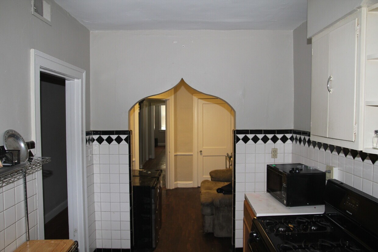 Primary Photo - 6643 Kingsbury Blvd
