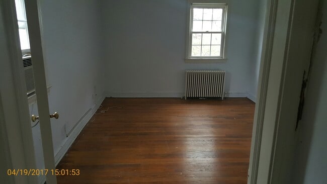 Building Photo - 303 Shirley St