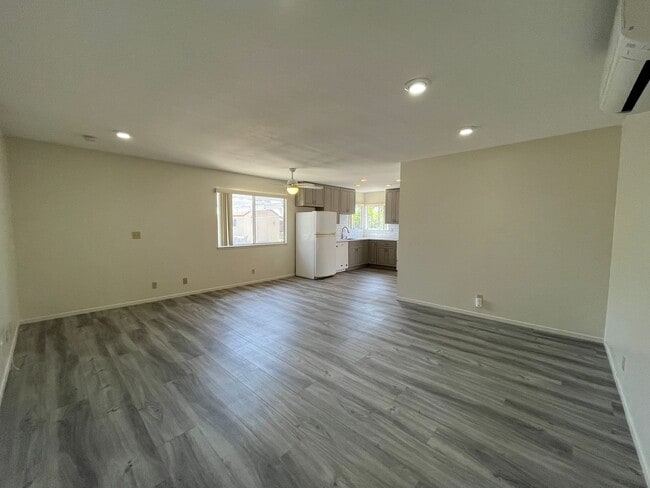 Building Photo - MOVE IN READY studio w/appliances + utilit...