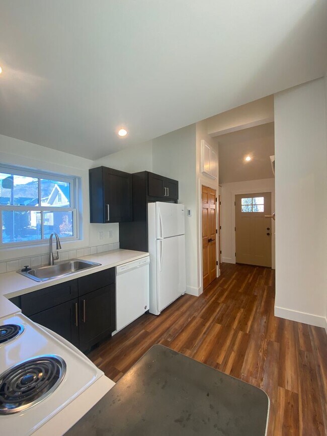Building Photo - Accessory dwelling on the creek!