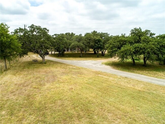 Building Photo - 107 Kendalia Cir